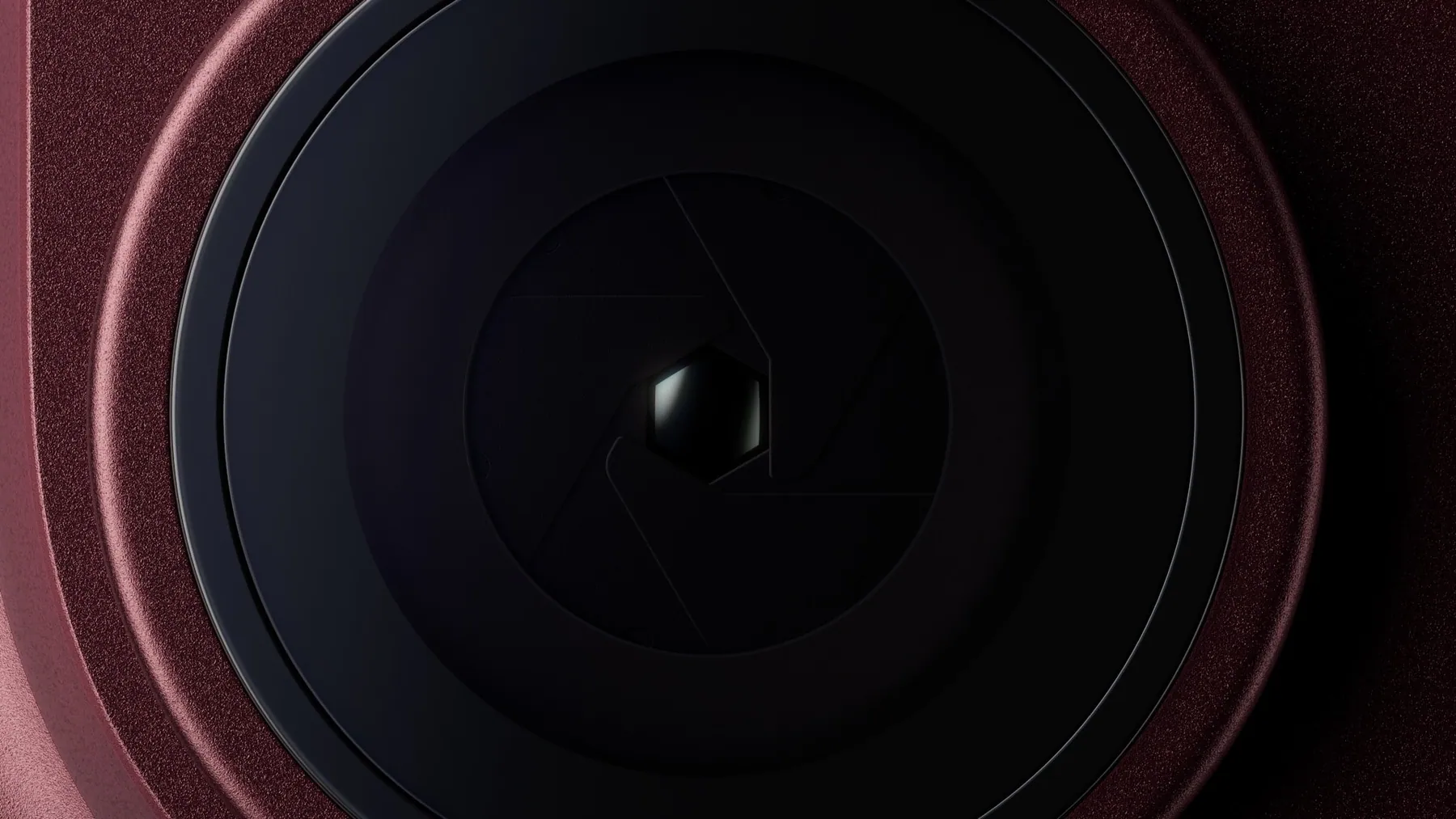 Macro view of the 48MP Fusion Main camera with variable-aperture blades